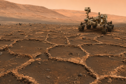 Curiosity raziskuje skrivnostne vzorce v obliki satovja na Marsu